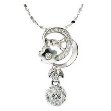 風(fēng)中信子 金象珠寶18K金鉆石吊墜的精致魅力