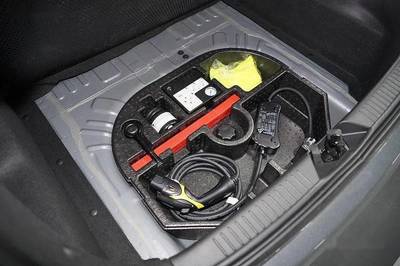 云度π3 E-Shock曜越版震撼上市，補貼后11.98萬元，引領小型電動SUV新風尚